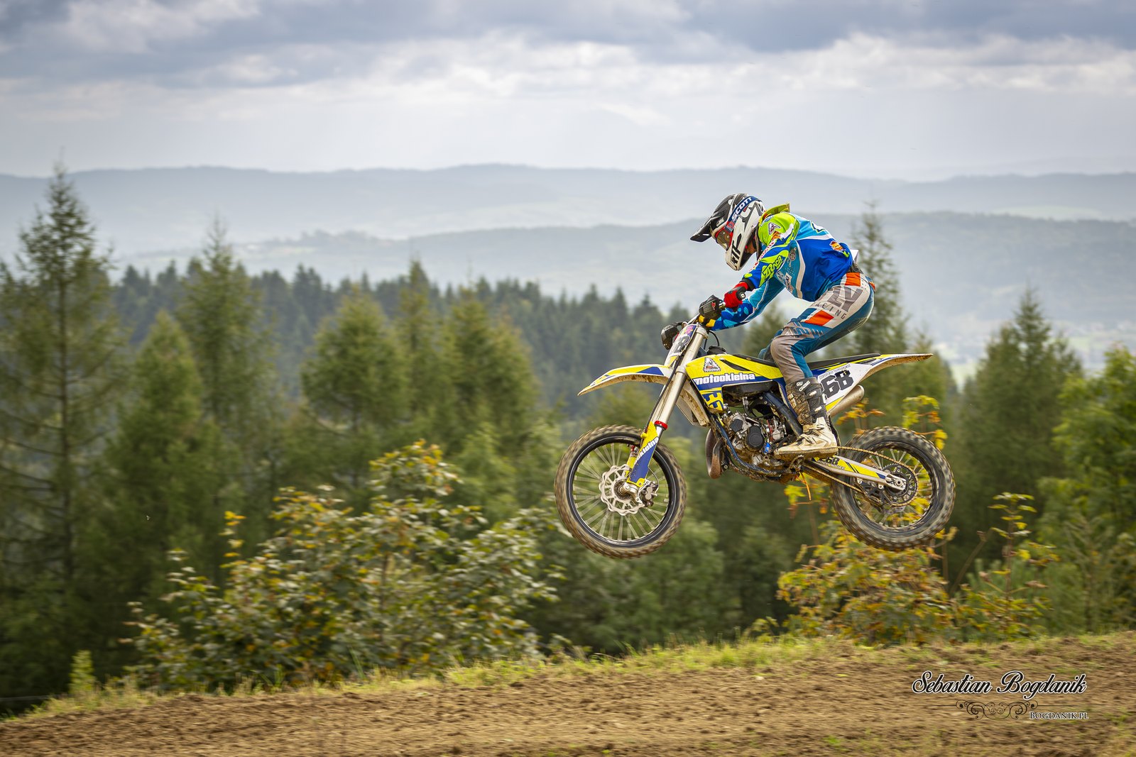 MX85: lot nad zielenią.
