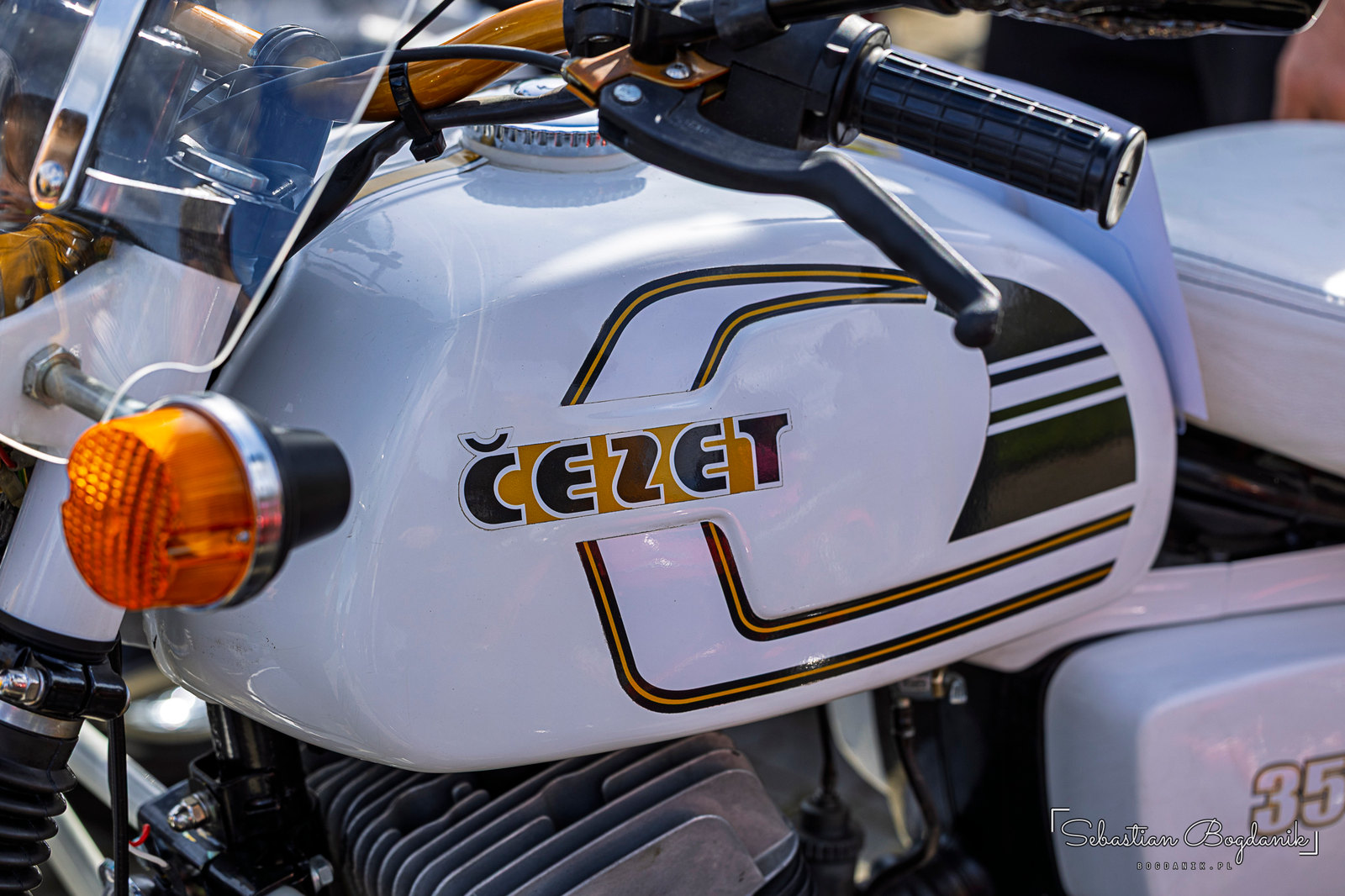 A ČZ 350 with “ČEZET” on the tank, the export name these Czechoslovak bikes from Strakonice wore around the world (2/2)